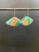 Load image into Gallery viewer, GINKGO - Earring in Jade Resin
