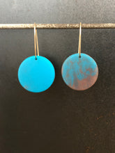 Load image into Gallery viewer, ROUNDER DSK - Reversible Cast Resin Earrings
