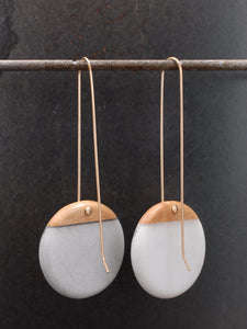LONG ROUNDER - Cherry Wood Earring with Light Gray Resin